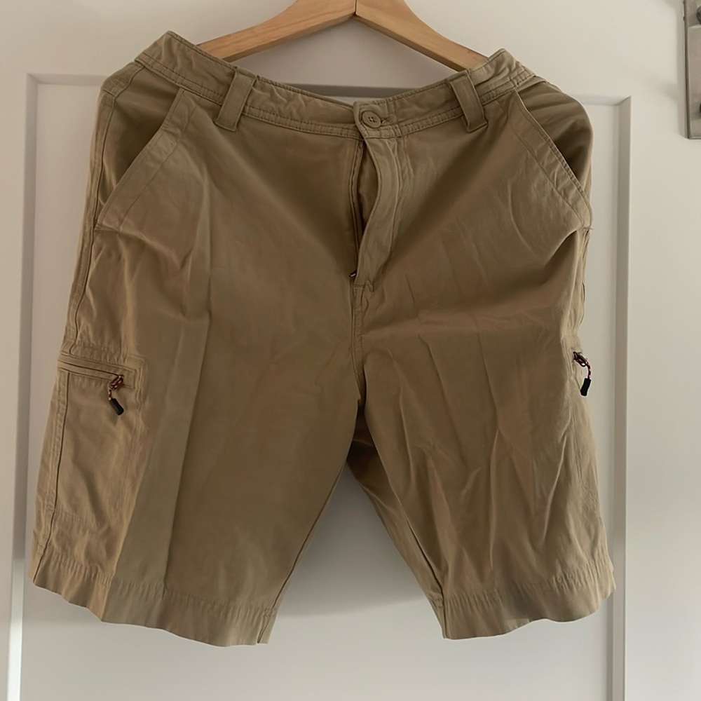 Ascend size 30 men’s cargo shorts